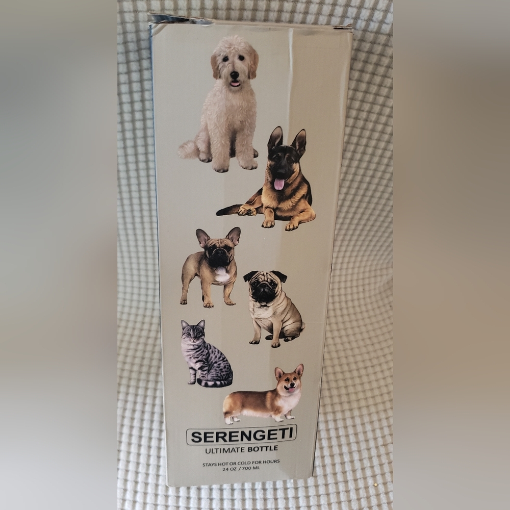 Serengeti Ultimate Bottle with Black Lab Design